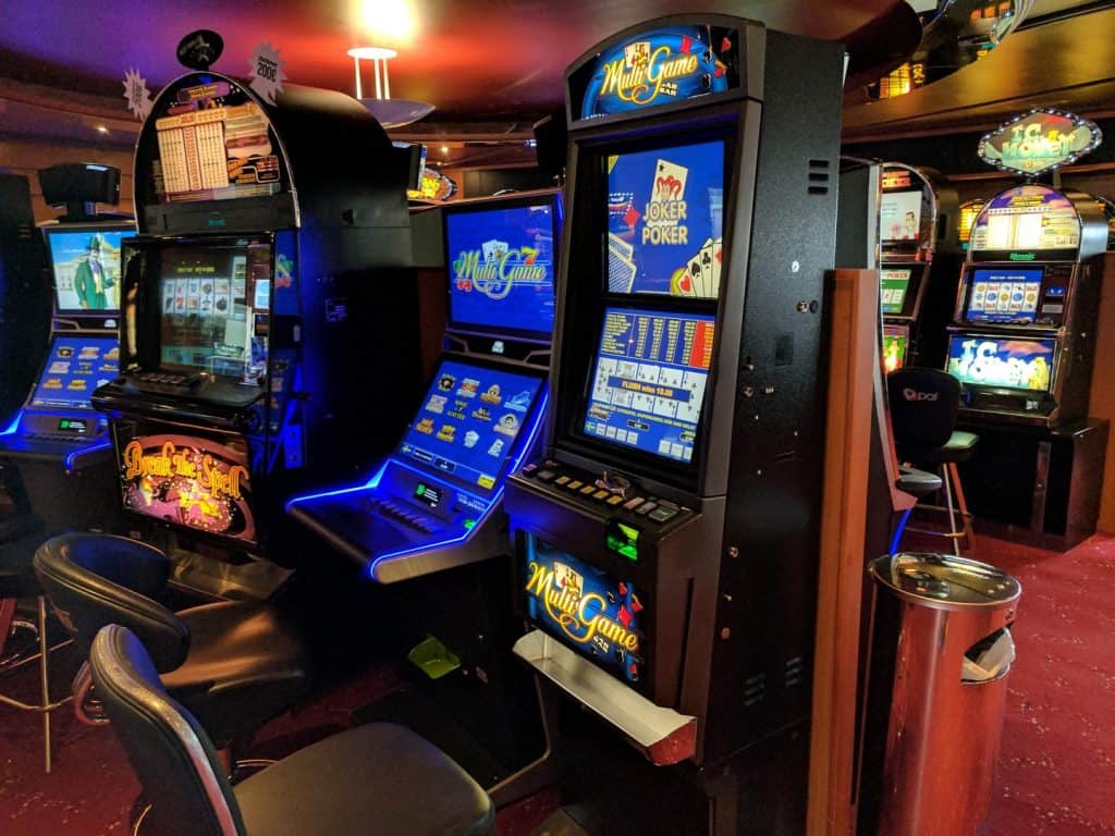 Slot machines versus Video Poker 1